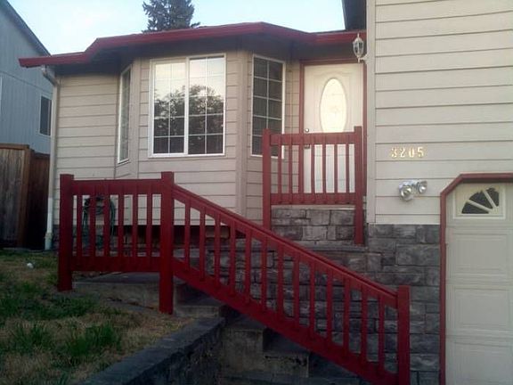 3rd image of 3205 NE 140th Ave