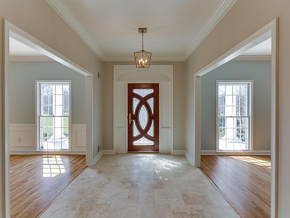 3rd image of 7001 Green Oak Dr
