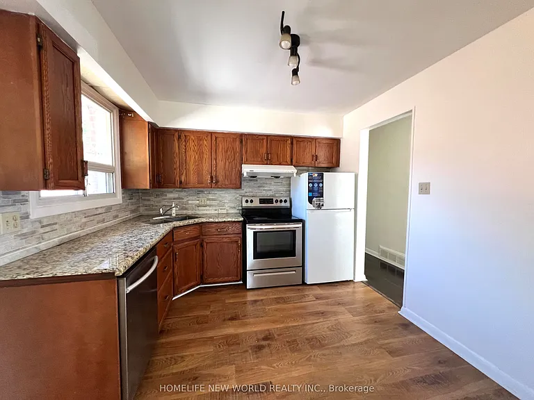 53 Aurora Heights Dr — Photo 4