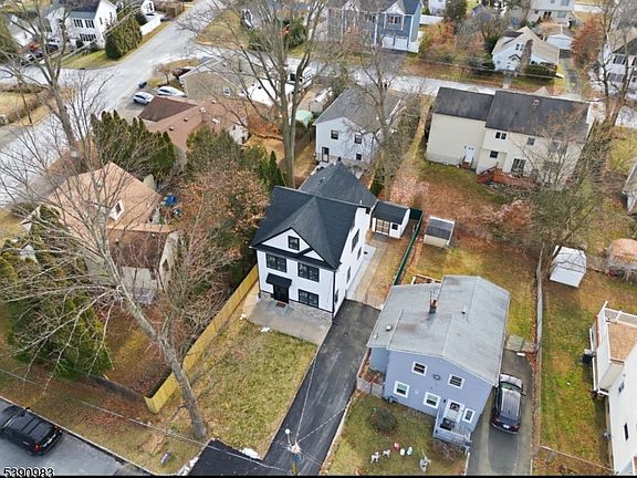3rd image of 10 Buena Rd