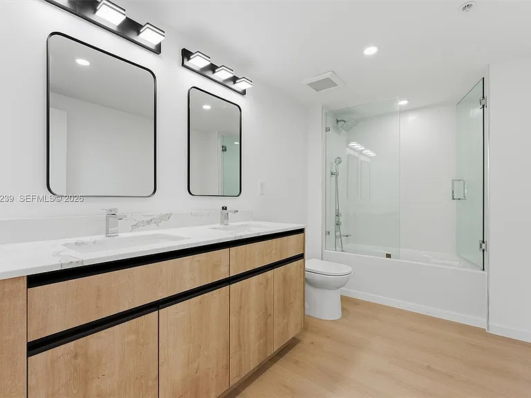 824 SE 12th Ct #840 — Photo 18