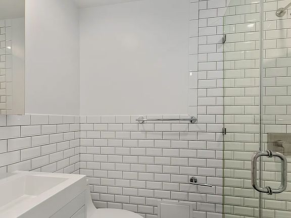 4th image of 91 Christopher St #17A