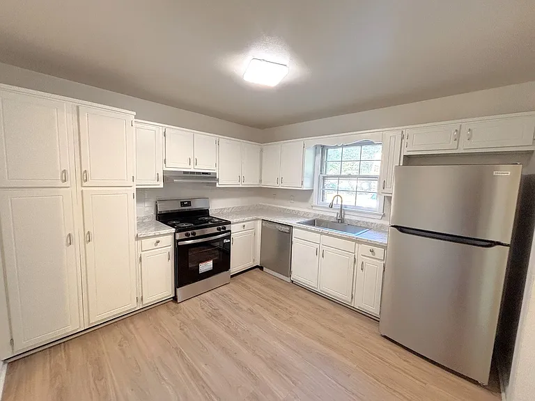 396 Deputy Ln #B — Photo 2