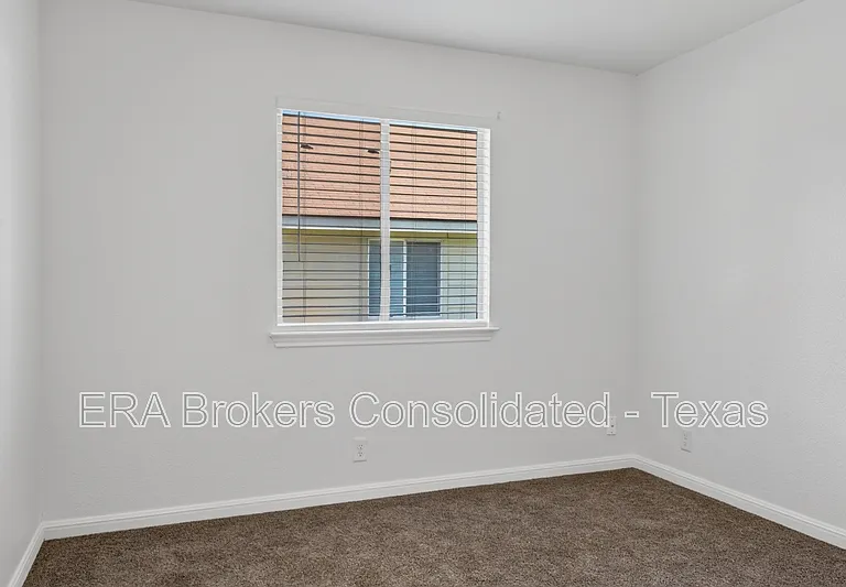 7703 Brisbane Bnd — Photo 17