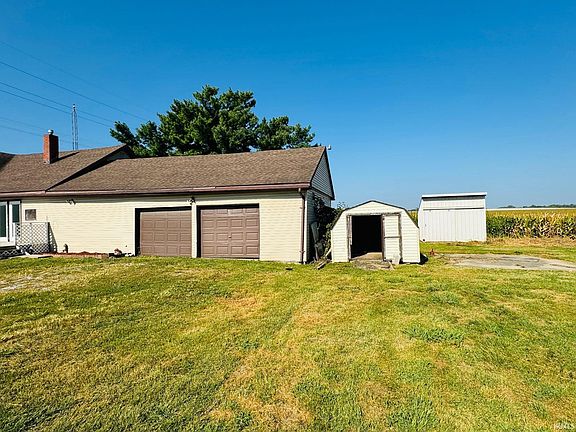 4th image of 394 E County Road 300 S