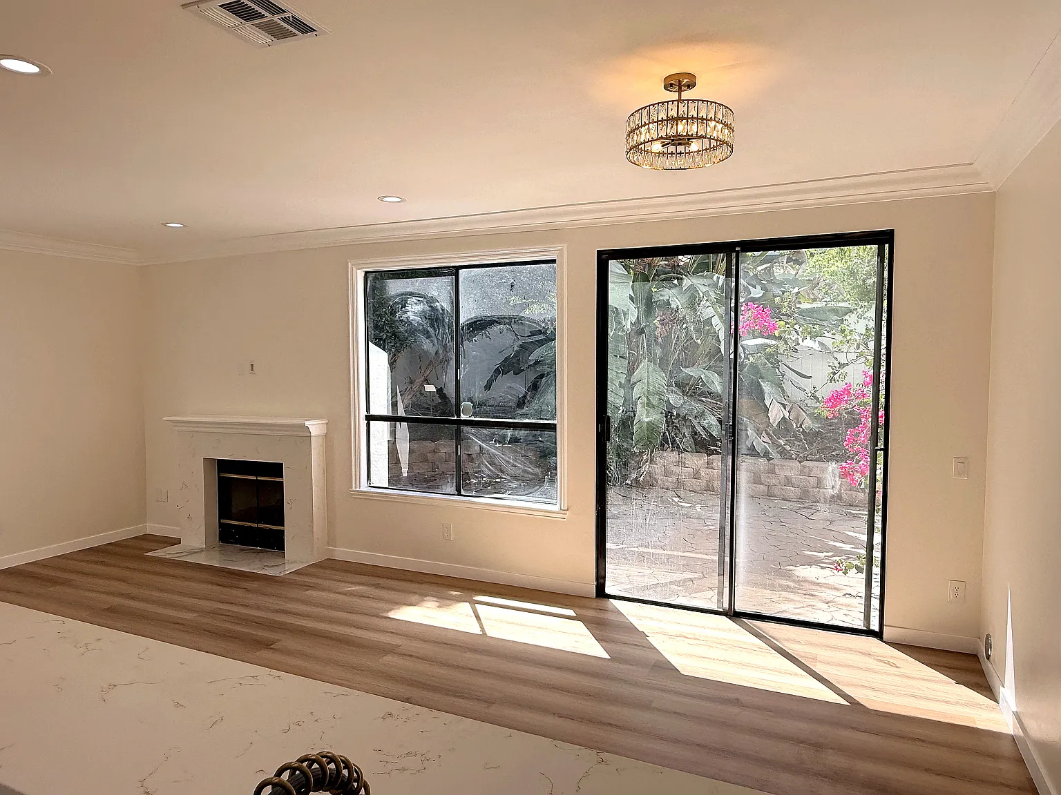 3 bed, 1411 sqft, $4,400 — Photo 2