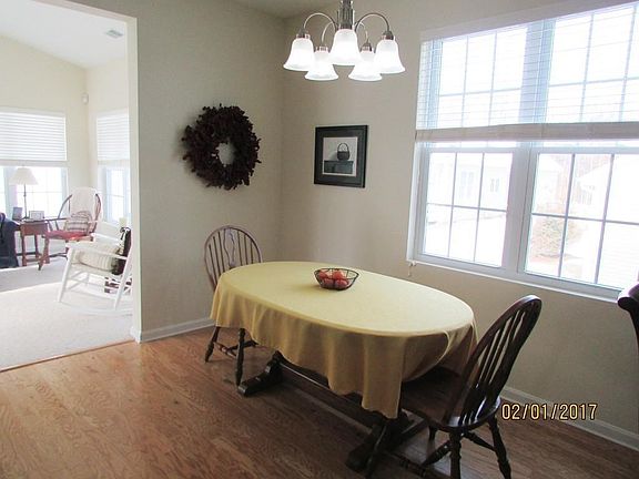 5th image of 140 Taft Hill Ln