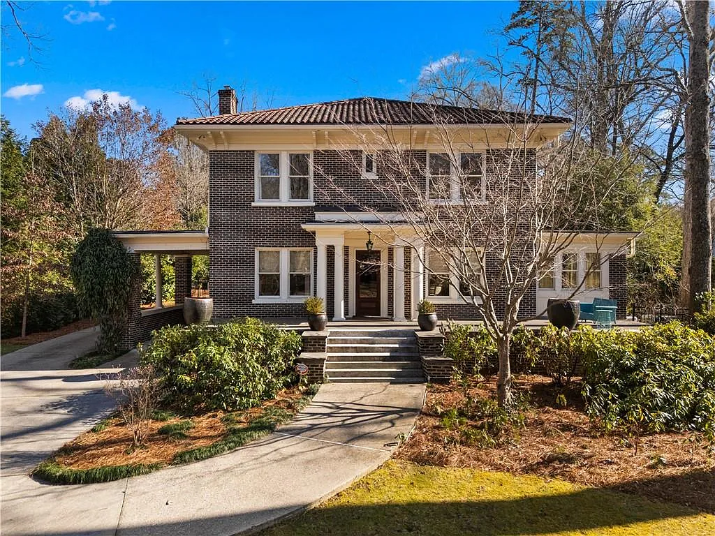 5 bed, 4.0 bath, 4110 sqft, $15,000 — Photo 2
