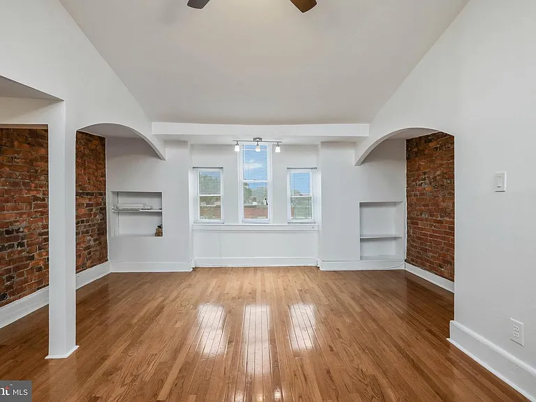 30 R St NE — Photo 34