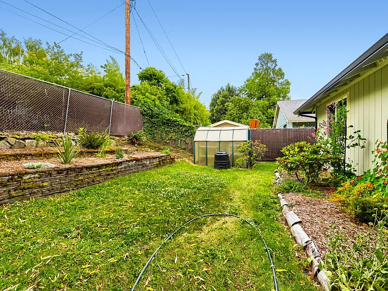7634 SE Taggart Ct — Photo 16