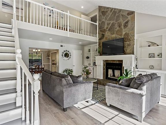 2nd image of 940 Lake Haven Ct