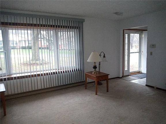 5th image of 66 Diana St