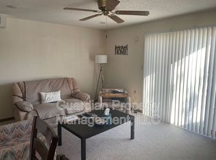 1633 N Country Club Rd UNIT 2, Maryville, MO 64468