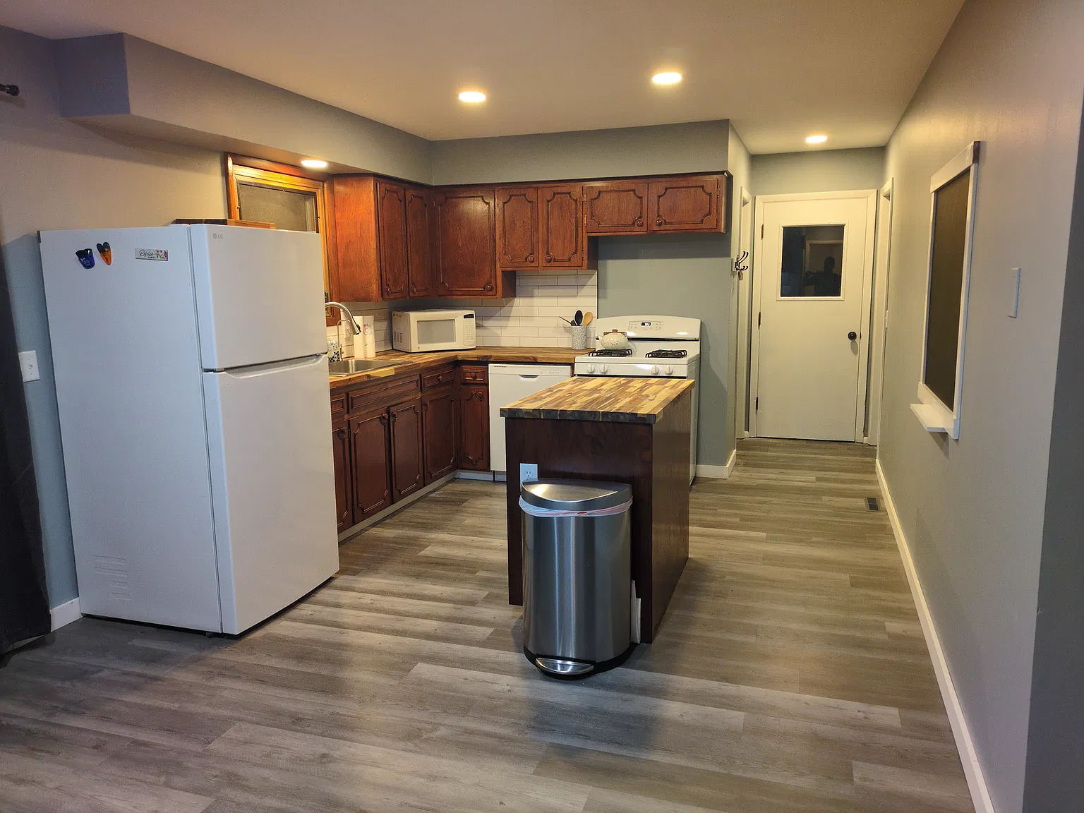 3 bed, 1764 sqft, $2,200 — Photo 3