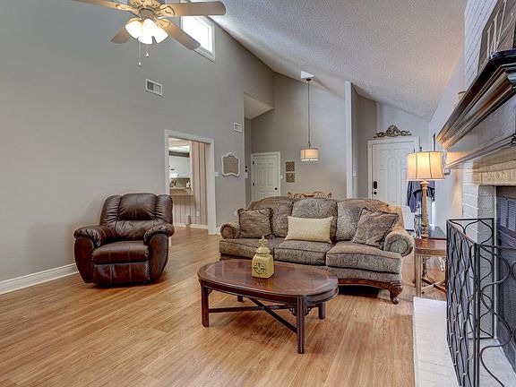 4th image of 108 Sagebrush Dr