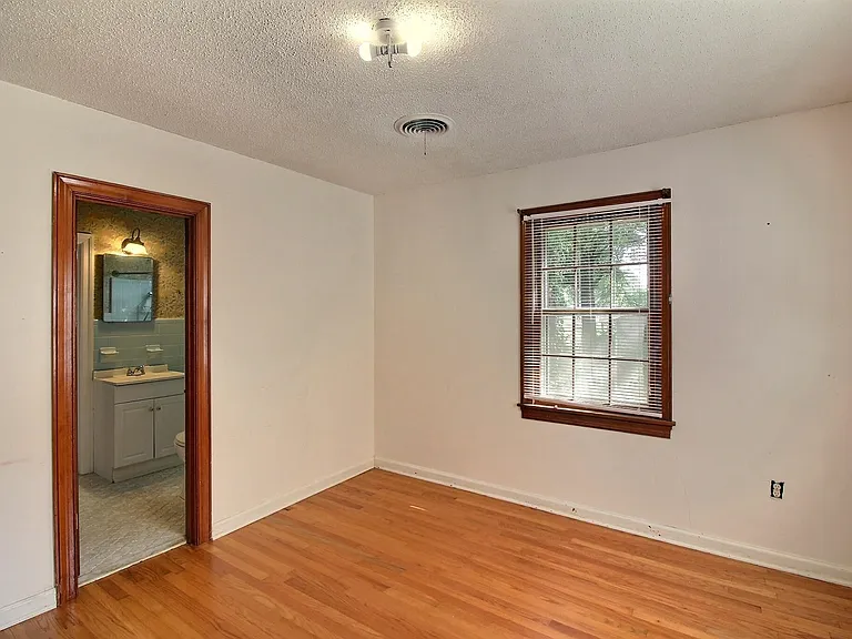 487 S Center St — Photo 17