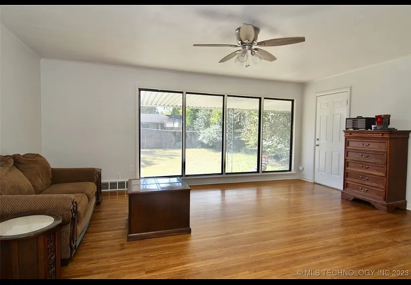3 bed, 1067 sqft, $1,500 — Photo 4