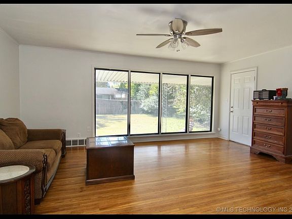 4th image of 5956 E 27th St