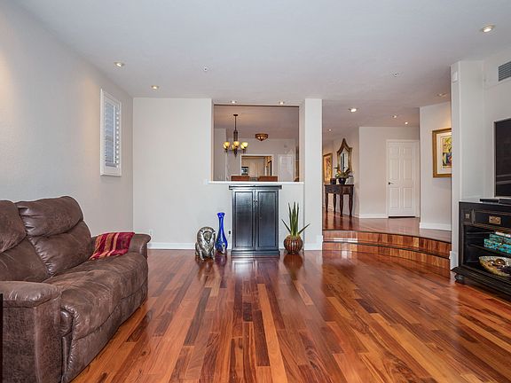 4th image of 14271 Dickens St Unit 101