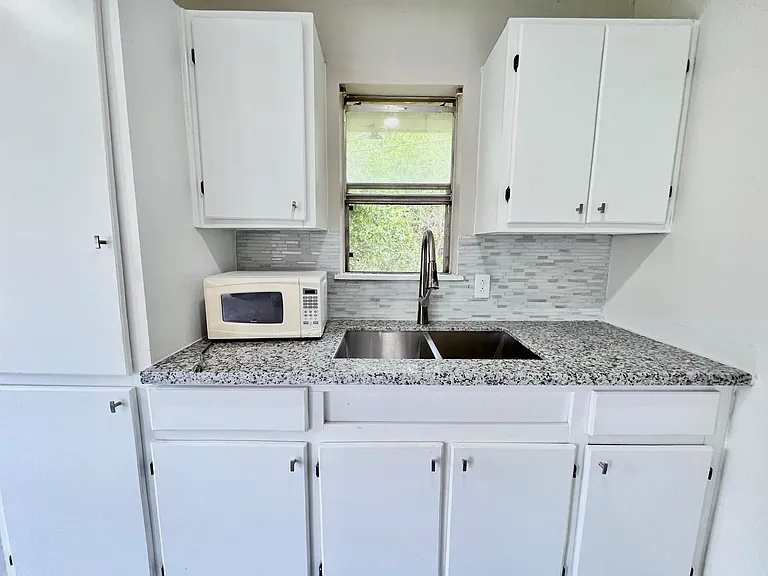 3021 Sycamore Ave #8 — Photo 6