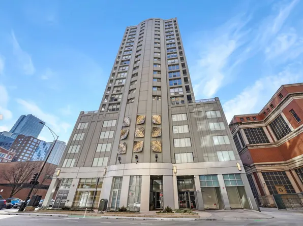 600 N Dearborn St APT 909, Chicago, IL 60654