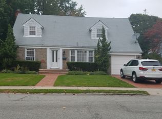 532 Whitehall St, Lynbrook, NY 11563
