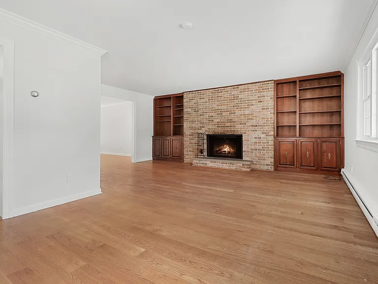 182 Weaver St — Photo 8