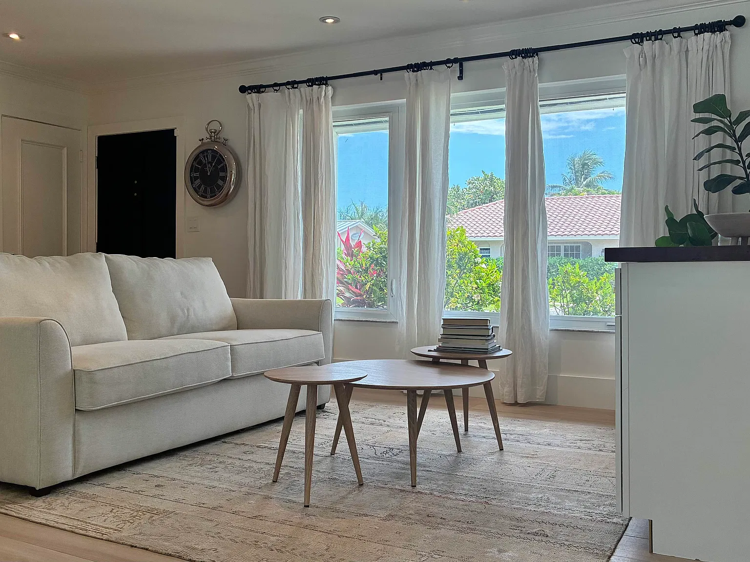 2 bed, 1053 sqft, $4,900 — Photo 4