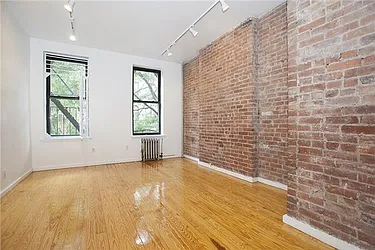 Rented by Space Marketing Shop