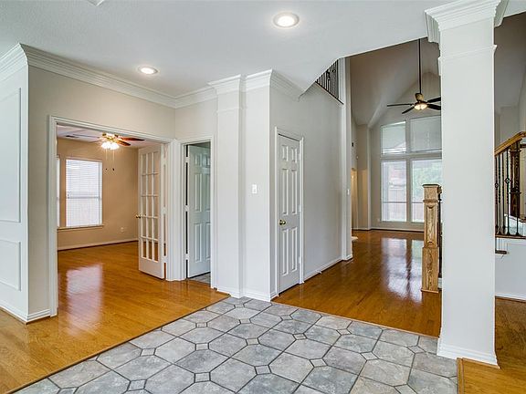 4th image of 932 Hidden Hollow Ct