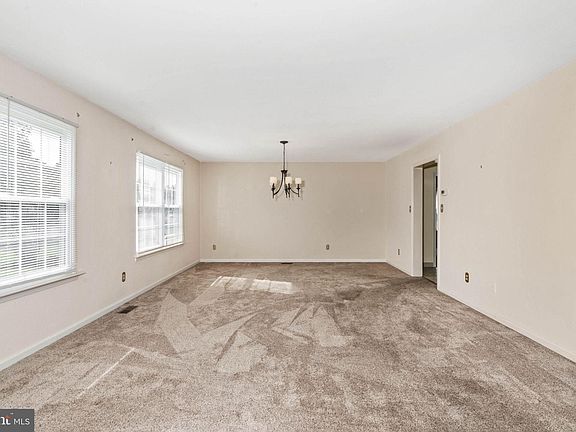 5th image of 1982 Carol Dr