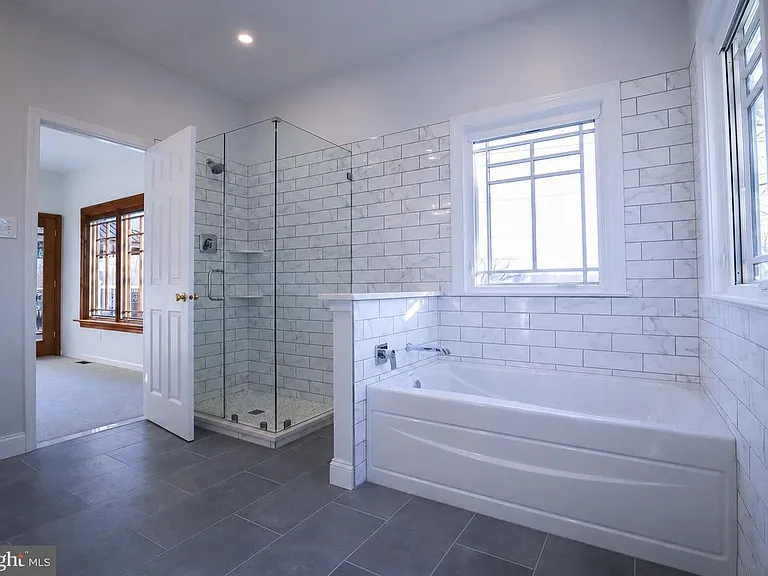 102 Waterview Dr — Photo 4