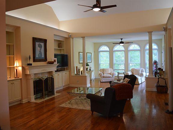 2nd image of 365 Lakemont Cir