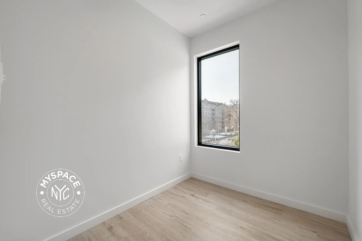 157 Lenox Rd — Photo 4
