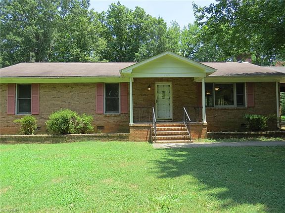 4th image of 1818 Delmar Dr