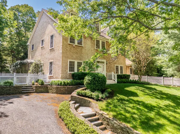 18 Cuffee Dr, Sag Harbor, NY 11963