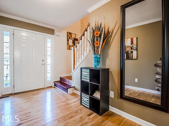 3rd image of 121 Habersham Landing Dr