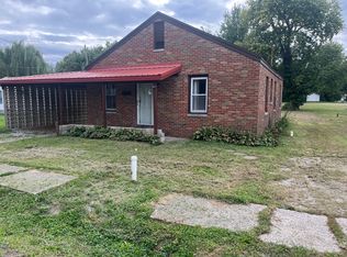 512 Austin Ave, Flora, IL 62839
