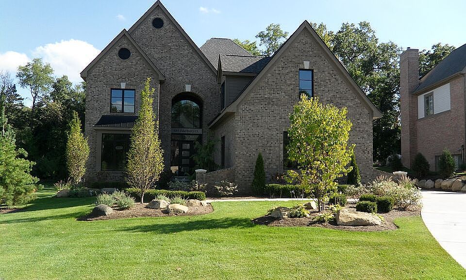 1st image of 685 Elderberry Ct