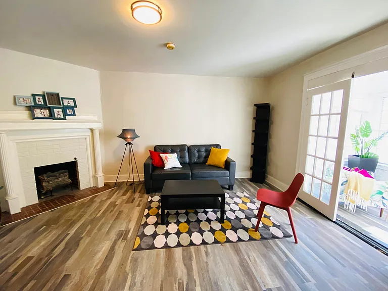 826 E 33rd St #1 — Photo 14