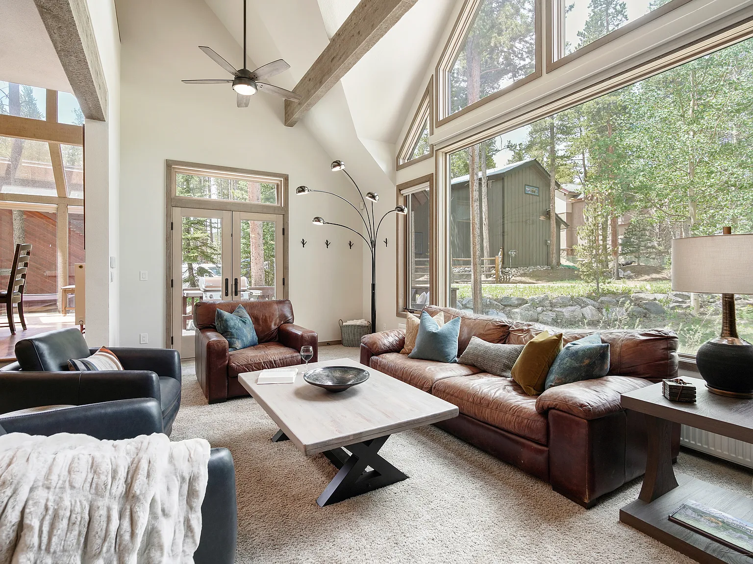 6 bed, 4273 sqft, $30,000 — Photo 2