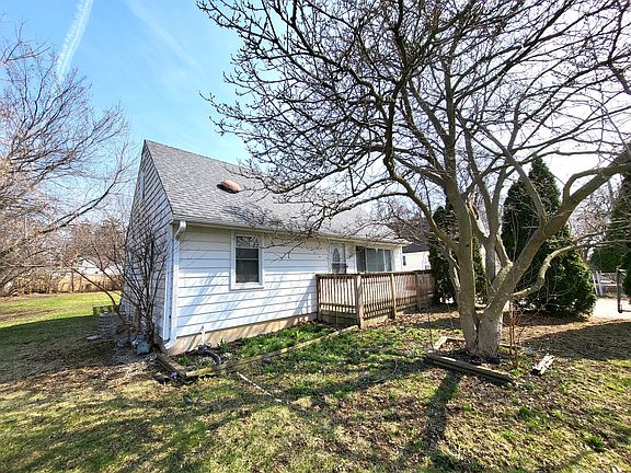 2nd image of 209 Bellevue Dr