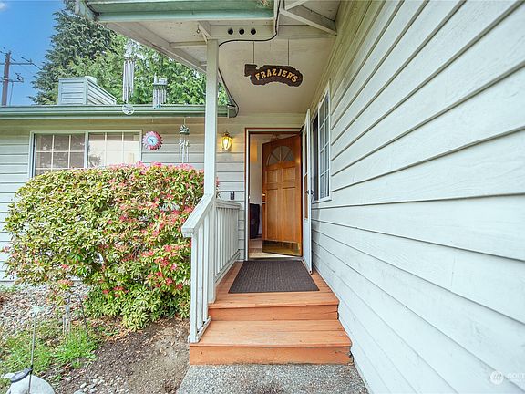 5th image of 8406 47th Drive NE