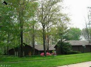 21732 Meadows Edge Ln, Strongsville, OH 44149