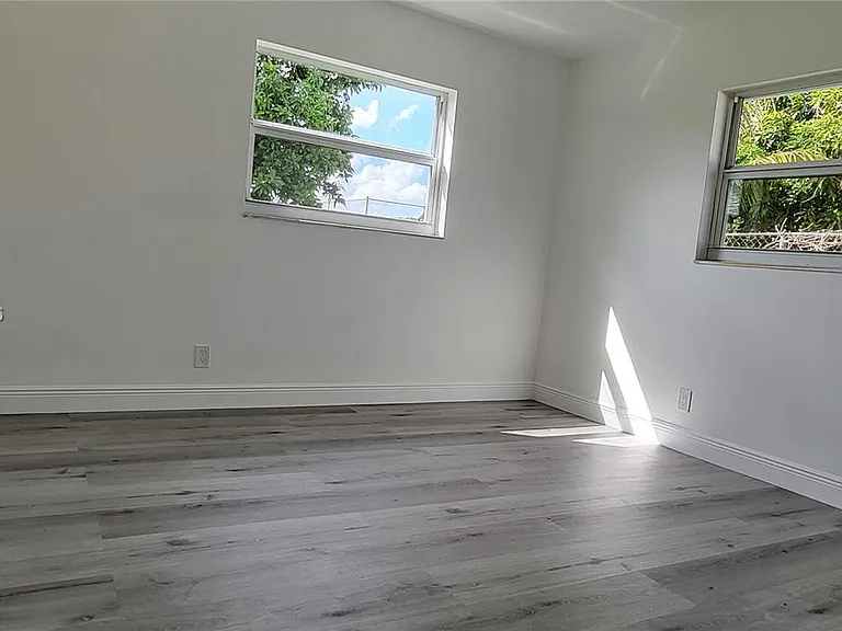 3421 NE 5th Ave #A — Photo 2