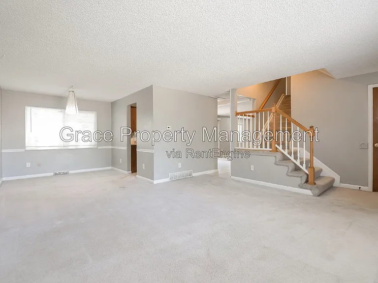 10870 Stuart Cir — Photo 4