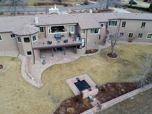 4 blks to light rail