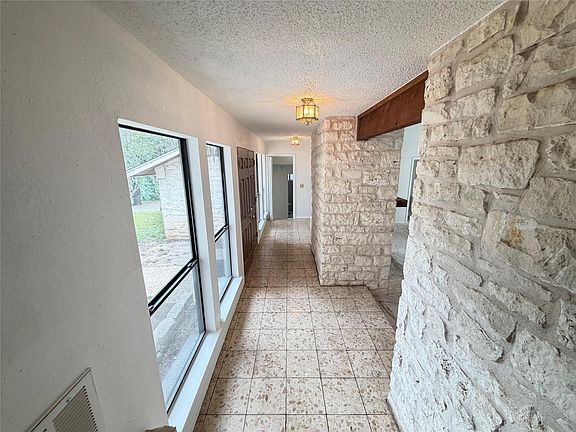 3rd image of 7509 Hart Ln