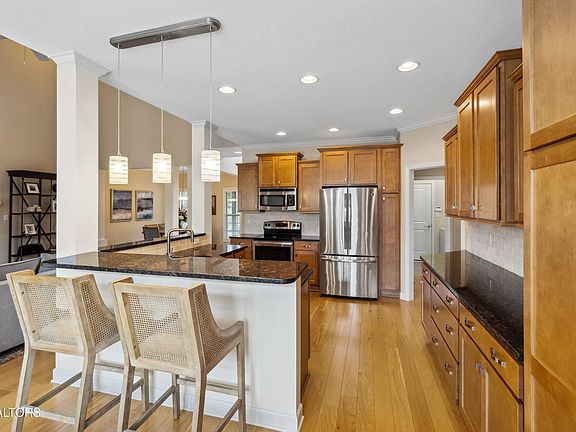 5th image of 7914 Rustic Oak Dr