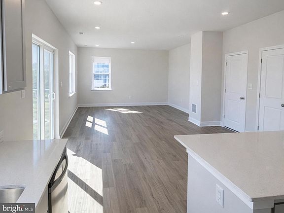 5th image of 28103 Kingsbury Ln